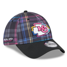 Load image into Gallery viewer, Kansas City Chiefs New Era Crucial Catch 39Thirty Flex Fit Hat