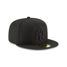 Load image into Gallery viewer, New York Yankees New Era Double Black 9Fifty 950 Snapback