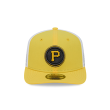 Load image into Gallery viewer, Pittsburgh Pirates New Era 9Seventy 970 Curved Bill Snapback Trucker Cap