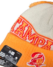 Load image into Gallery viewer, Tampa Bay Buccaneers Cuff One time Removable Pom Knit New Era Beanie
