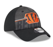 Load image into Gallery viewer, Cincinnati Bengals New Era 39Thirty 3930 Flex Fit Training Hat