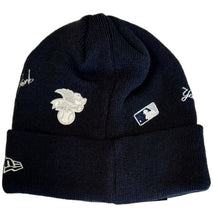 Load image into Gallery viewer, New York Yankees New Era Identity Knit Beanie