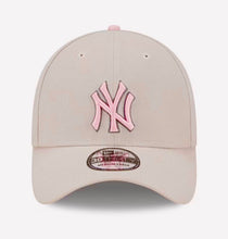 Load image into Gallery viewer, New York Yankees New Era MLB 39Thirty 3930 Flex Fit Tan &amp; Pink Hat