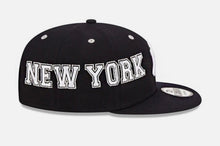 Load image into Gallery viewer, New York Yankees New Era Teamsplit 9Fifty 950 Snapback Hat