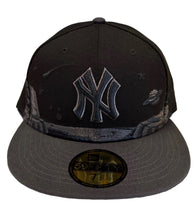 Load image into Gallery viewer, New York Yankees New Era 59Fifty 5950 Fitted Hat with Planets, Stars &amp; Spaceships Planetary Design