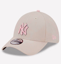 Load image into Gallery viewer, New York Yankees New Era MLB 39Thirty 3930 Flex Fit Tan &amp; Pink Hat