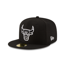Load image into Gallery viewer, Chicago Bulls Black with White Bulls Logo 59fifty 5950 New Era Fitted Hat