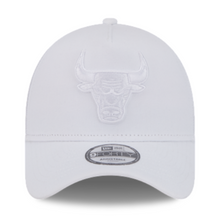 Load image into Gallery viewer, White cap with a chicago bulls logo
