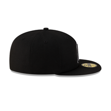 Load image into Gallery viewer, Chicago White Sox New Era 59fifty 5950 Black &amp; White Fitted Hat 60670588