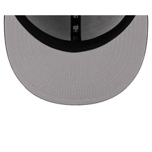 Load image into Gallery viewer, Chicago White Sox New Era 59fifty 5950 Black &amp; White Fitted Hat 60670588