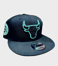 Load image into Gallery viewer, Chicago Bulls New Era 9Fifty 950 NBA Finals 6X Champions Sidepatch Snapback - Black/Black/Mint