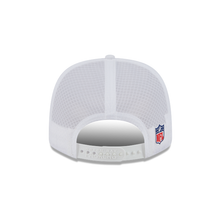 Load image into Gallery viewer, Green Bay Packers New Era 9Seventy 970 Performance On-Field Sideline Snapback Cap