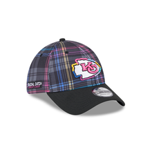 Load image into Gallery viewer, Kansas City Chiefs New Era Crucial Catch 39Thirty Flex Fit Hat