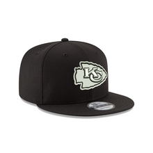 Load image into Gallery viewer, Kansas City Chiefs New Era 9Fifty 950 Snapback Black &amp; White Cap