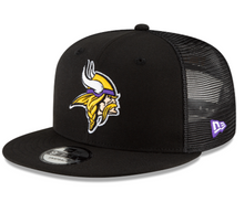 Load image into Gallery viewer, Minnesota Vikings New Era 9Fifty 950 Black Snapback Trucker Cap