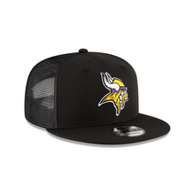 Load image into Gallery viewer, Minnesota Vikings New Era 9Fifty 950 Black Snapback Trucker Cap