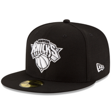 Load image into Gallery viewer, New York Knicks New Era 59Fifty Black &amp; White 5950 Fitted Hat