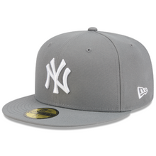 Load image into Gallery viewer, A light gray flat-brim baseball cap with a white front patch featuring the Arizona Cardinals logo and a red New Era logo on the side.