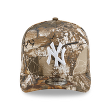 Load image into Gallery viewer, New York Yankees New Era Real Tree Camouflage 9Fifty 950 A Frame Pre-Curved Bill Snapback Hat