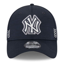 Load image into Gallery viewer, New York Yankees New Era Clubhouse Challenge 39Thirty Flex Fit 3930 Cap
