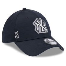 Load image into Gallery viewer, New York Yankees New Era Clubhouse Challenge 39Thirty Flex Fit 3930 Cap