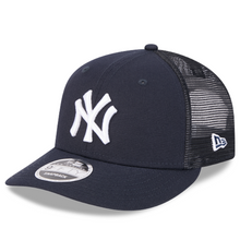Load image into Gallery viewer, New York Yankees New Era Navy &amp; White 9Fifty 950 LP Curved Bill Trucker Snapback Hat