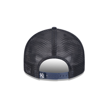 Load image into Gallery viewer, New York Yankees New Era Navy &amp; White 9Fifty 950 LP Curved Bill Trucker Snapback Hat