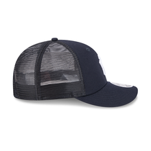 Load image into Gallery viewer, New York Yankees New Era Navy &amp; White 9Fifty 950 LP Curved Bill Trucker Snapback Hat