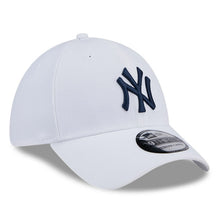 Load image into Gallery viewer, New York Yankees New Era MLB 39Thirty 3930 Flex Fit White Hat