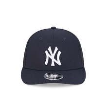 Load image into Gallery viewer, New York Yankees New Era Navy &amp; White 9Fifty 950 LP Curved Bill Trucker Snapback Hat