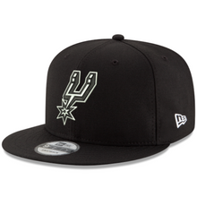 Load image into Gallery viewer, San Antonio Spurs 9Fifty New Era 950 Black &amp; White Snapback Hat