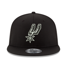 Load image into Gallery viewer, San Antonio Spurs 9Fifty New Era 950 Black &amp; White Snapback Hat