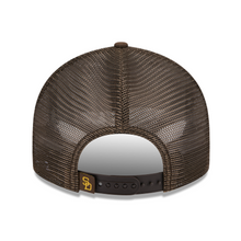 Load image into Gallery viewer, San Diego Padres New Era 9Fifty 950 Curved Bill Snapback Trucker Hat