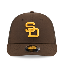 Load image into Gallery viewer, San Diego Padres New Era 9Fifty 950 Curved Bill Snapback Trucker Hat