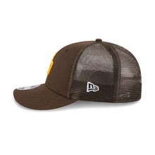 Load image into Gallery viewer, San Diego Padres New Era 9Fifty 950 Curved Bill Snapback Trucker Hat
