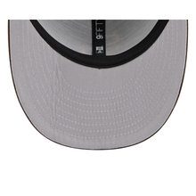 Load image into Gallery viewer, San Diego Padres New Era 9Fifty 950 Curved Bill Snapback Trucker Hat