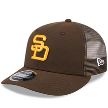 Load image into Gallery viewer, San Diego Padres New Era 9Fifty 950 Curved Bill Snapback Trucker Hat