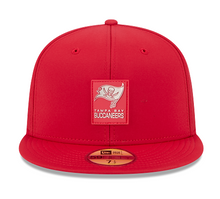 Load image into Gallery viewer, Tampa Bay Buccaneers New Era 59Fifty Sideline Performance Tech 5950 Fitted Cap