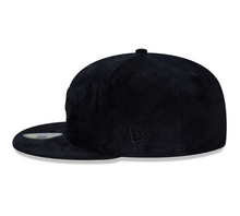 Load image into Gallery viewer, Dallas Cowboys Black on Black New Era 59Fifty 5950 Fitted Cap