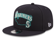 Load image into Gallery viewer, Black Seattle Mariners snapback hat with the team's logo on the front.